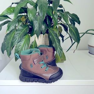 Toddler boots size 9